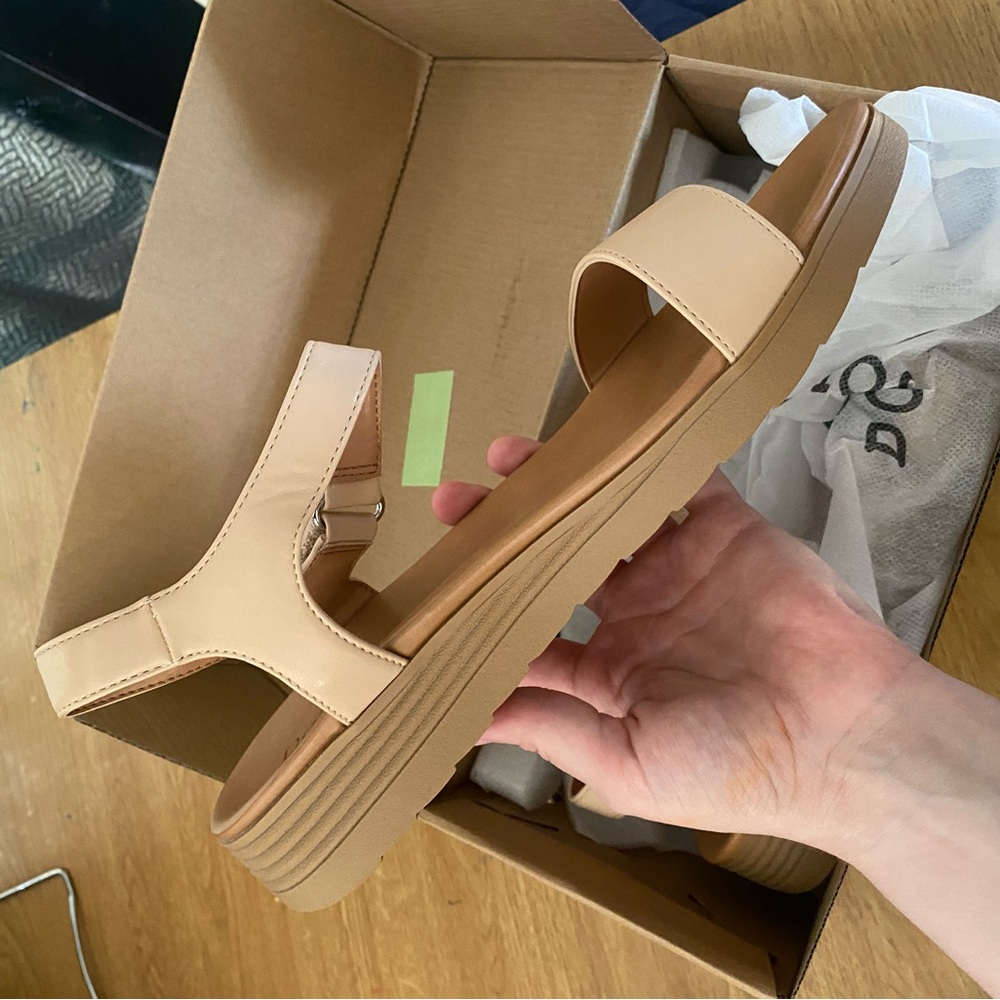 New in box women’s nude platform sandals